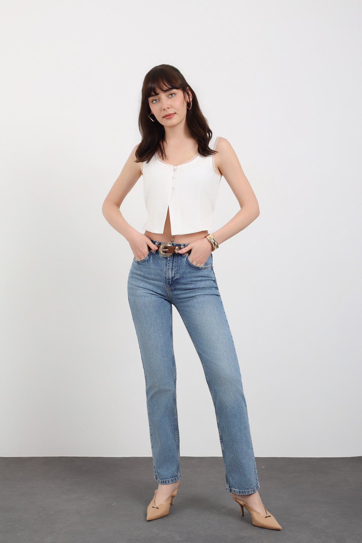Dantel Detaylı Düğmeli Crop Bluz