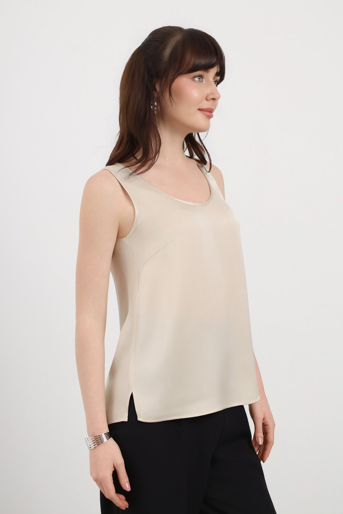 Bej Askılı Minimal Bluz