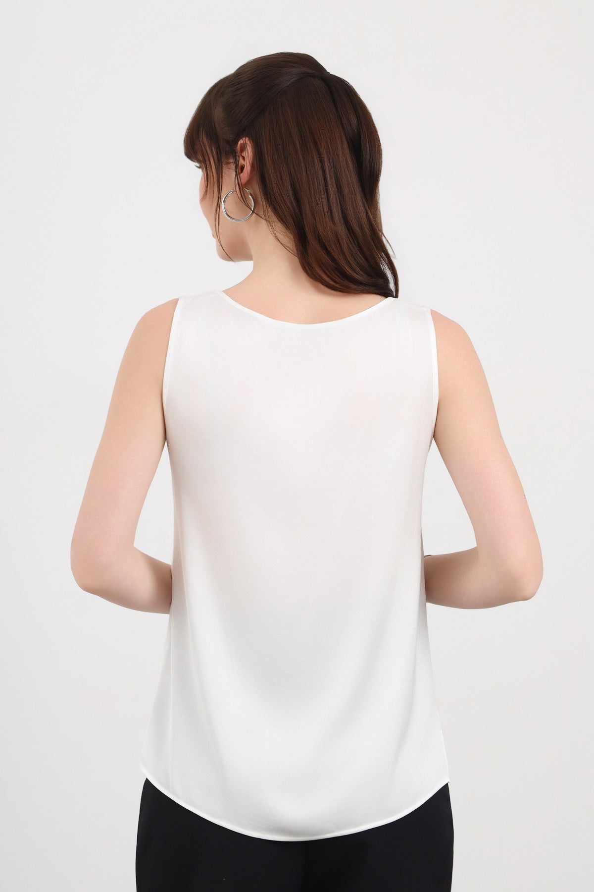 Beyaz Askılı Minimal Bluz