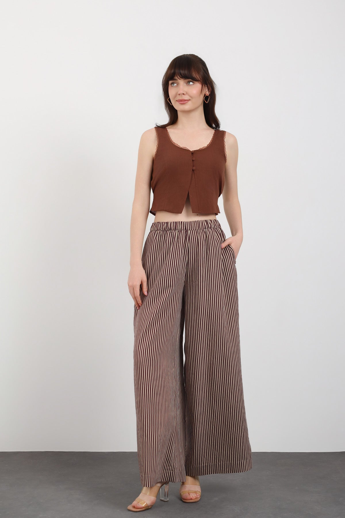 Dantel Detaylı Düğmeli Crop Bluz