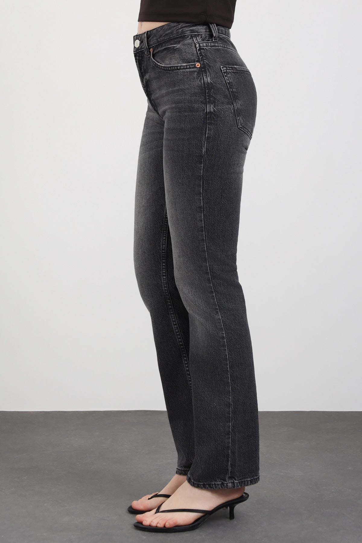 Siyah Yıkamalı Yüksek Bel Straight Fit Jean Pantolon