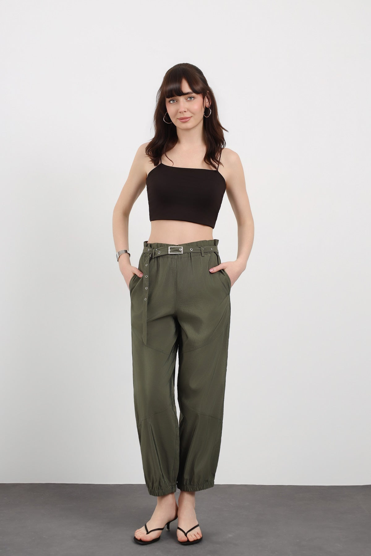 Kemer Detaylı Rahat Kesim Pantolon