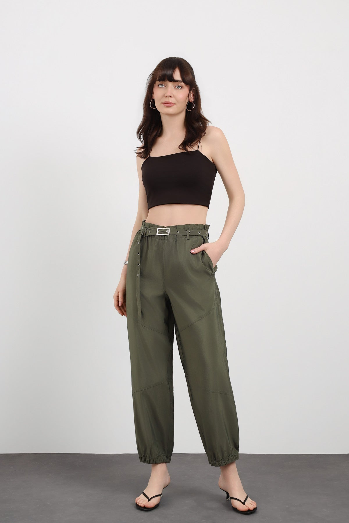 Kemer Detaylı Rahat Kesim Pantolon