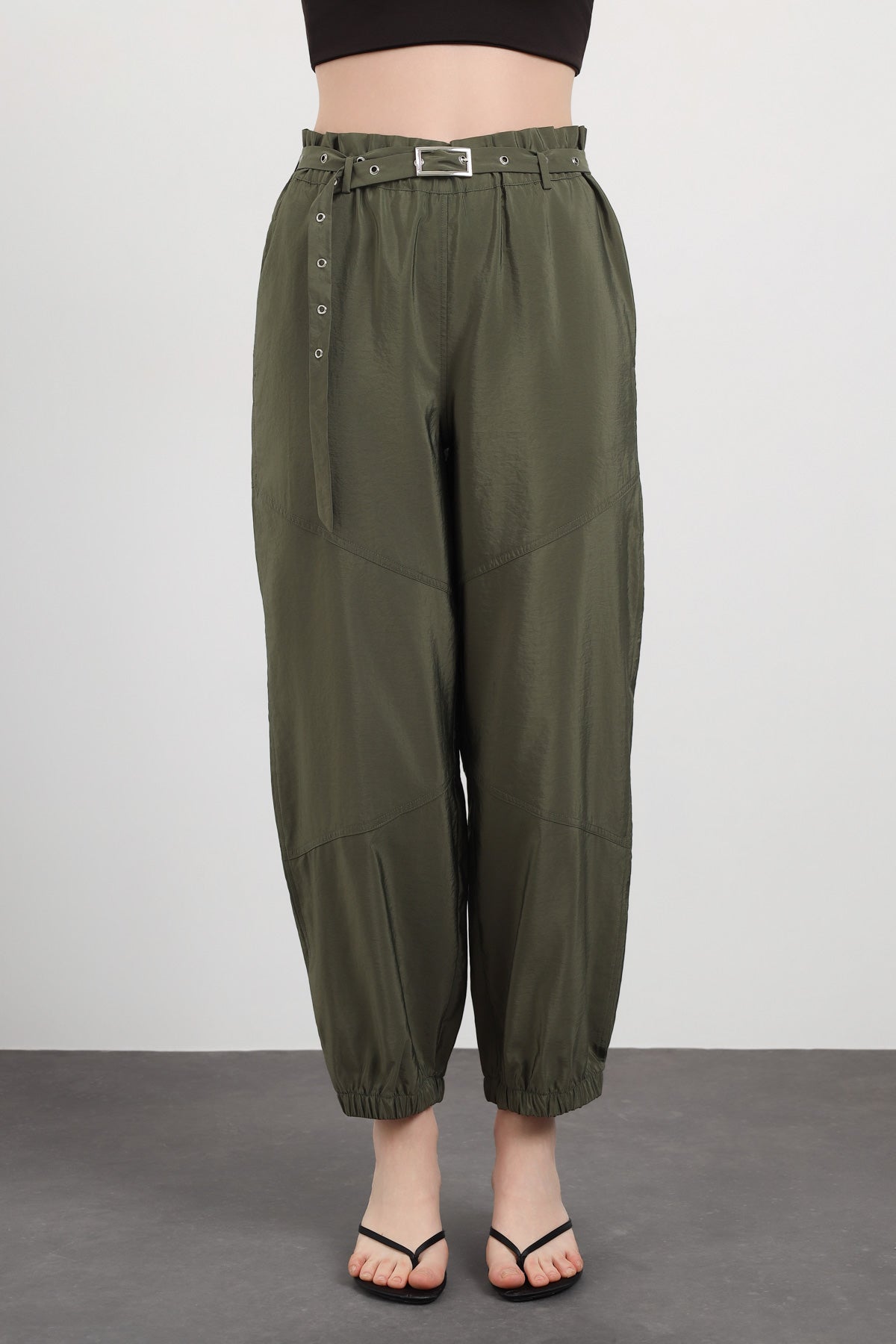 Kemer Detaylı Rahat Kesim Pantolon