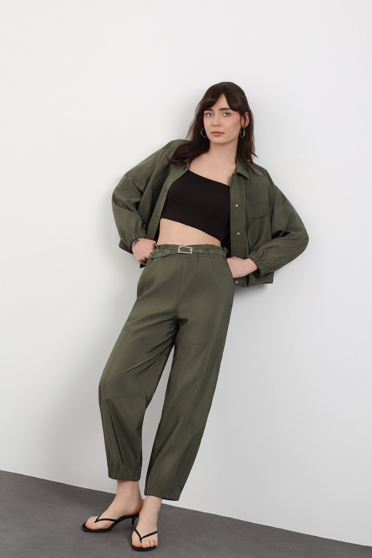 Kemer Detaylı Rahat Kesim Pantolon