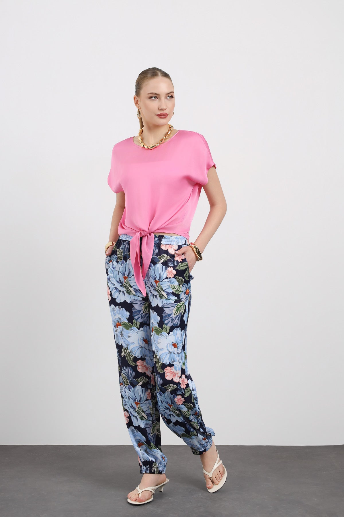 Pembe Bağlama Detaylı Minimal Bluz