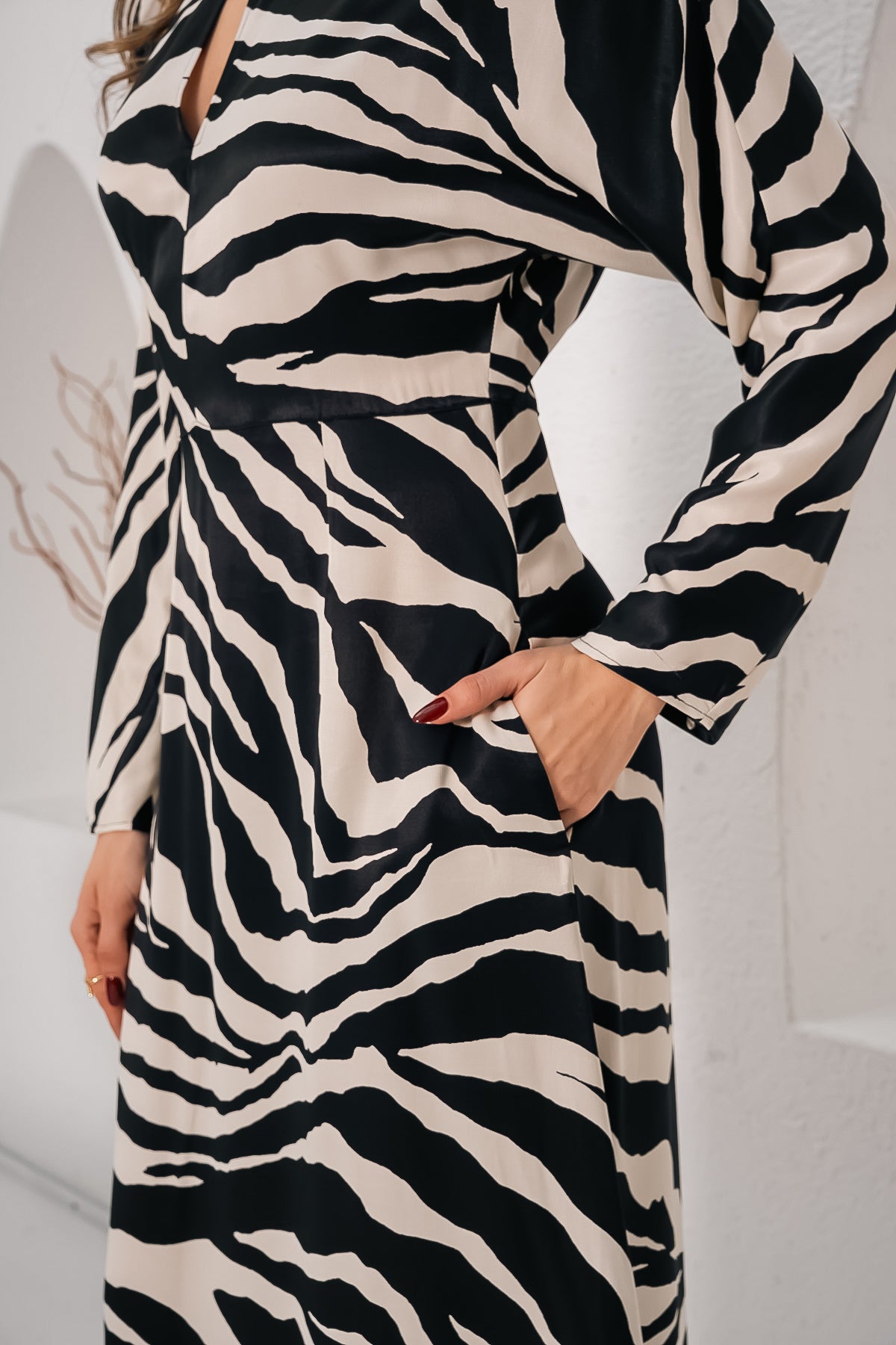 Zebra Desenli Uzun Kollu Midi Elbise
