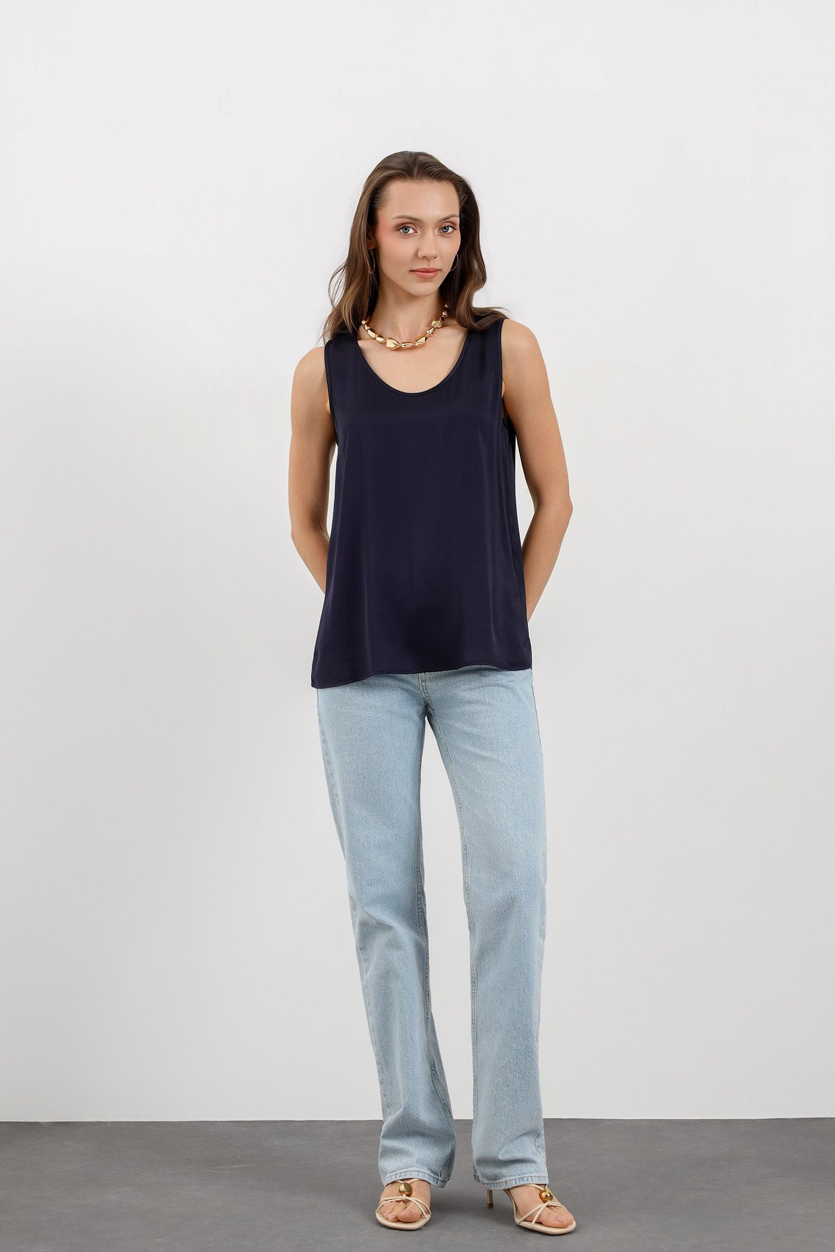 Lacivert Askılı Minimal Bluz