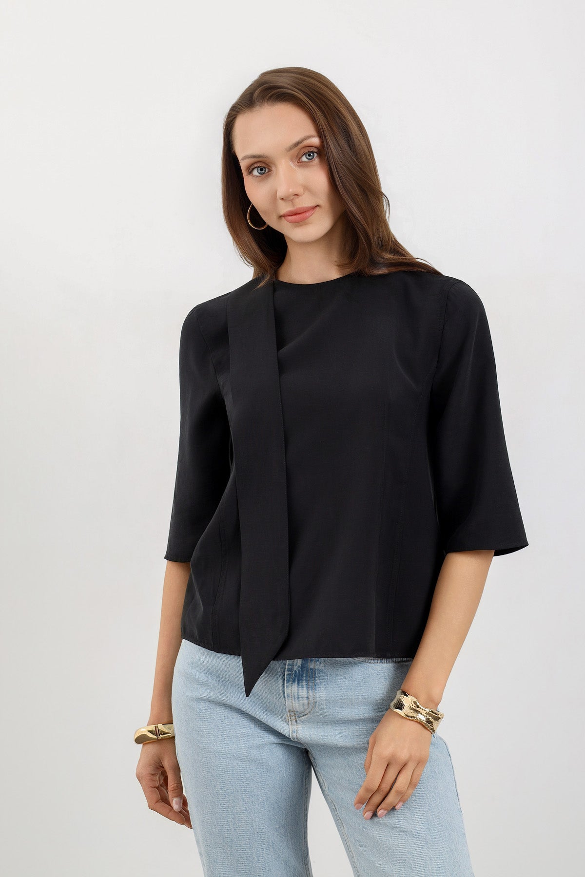 Siyah Asimetrik Detaylı Bluz