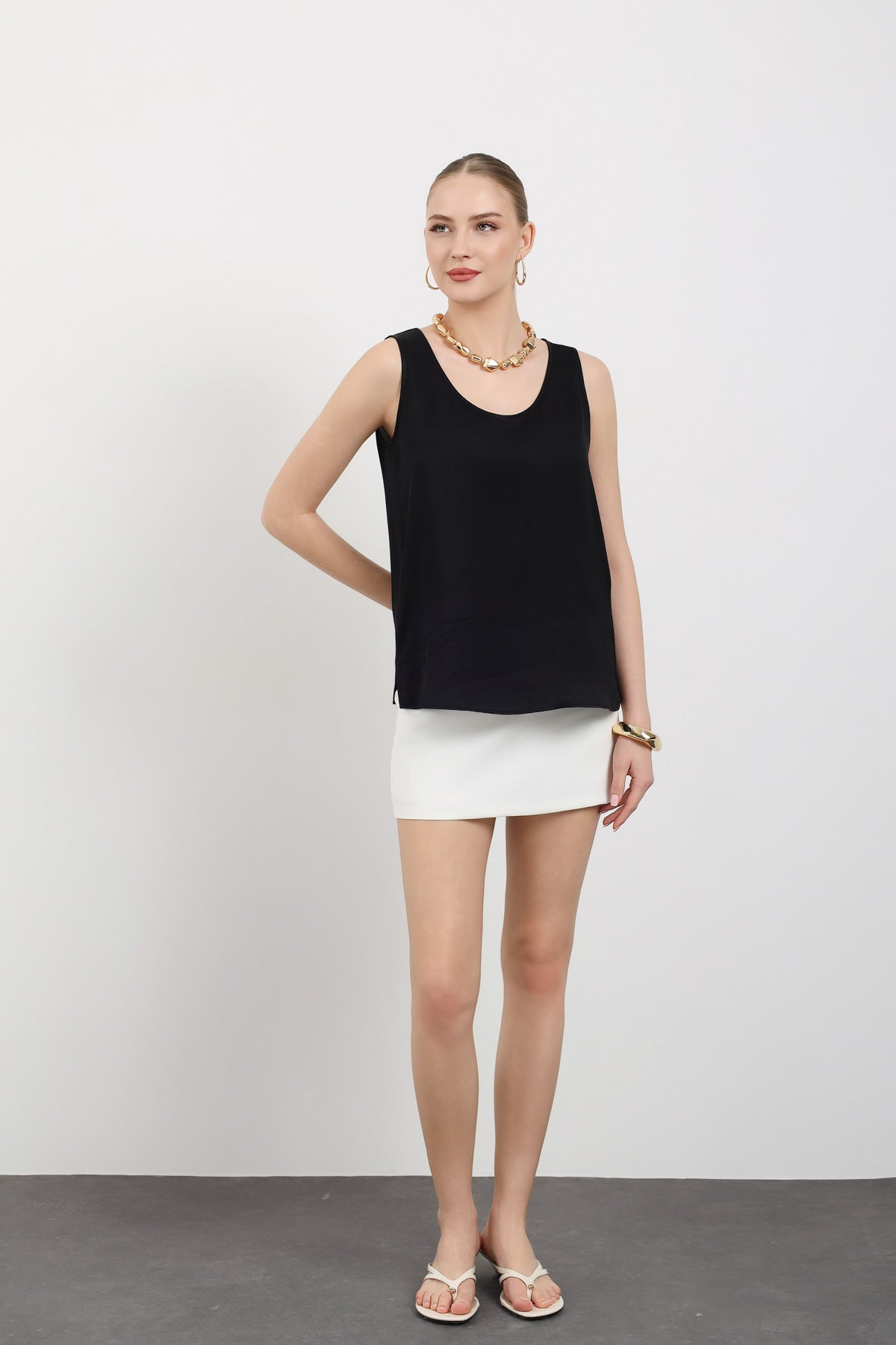 Siyah Askılı Minimal Bluz