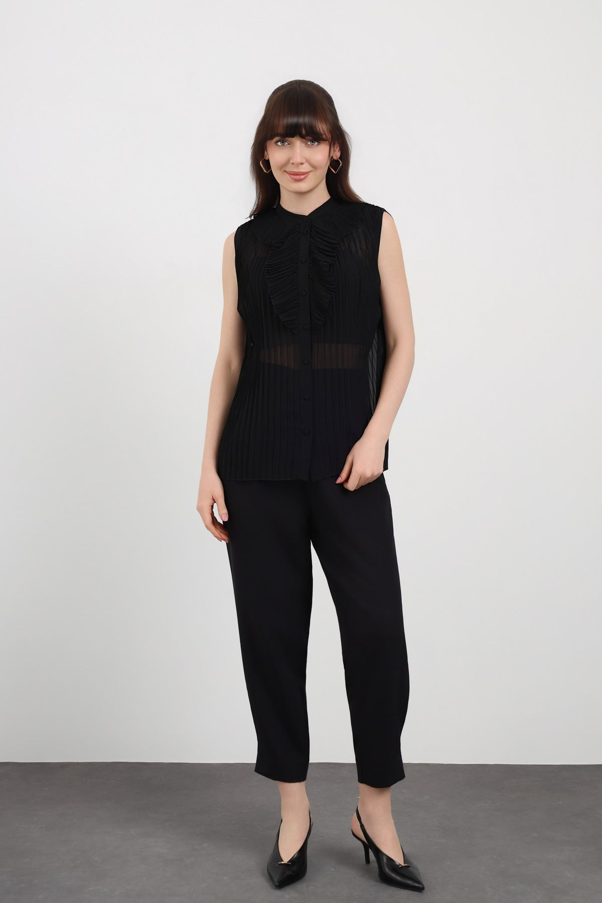 Plise Detaylı Kolsuz Kadın Gömlek