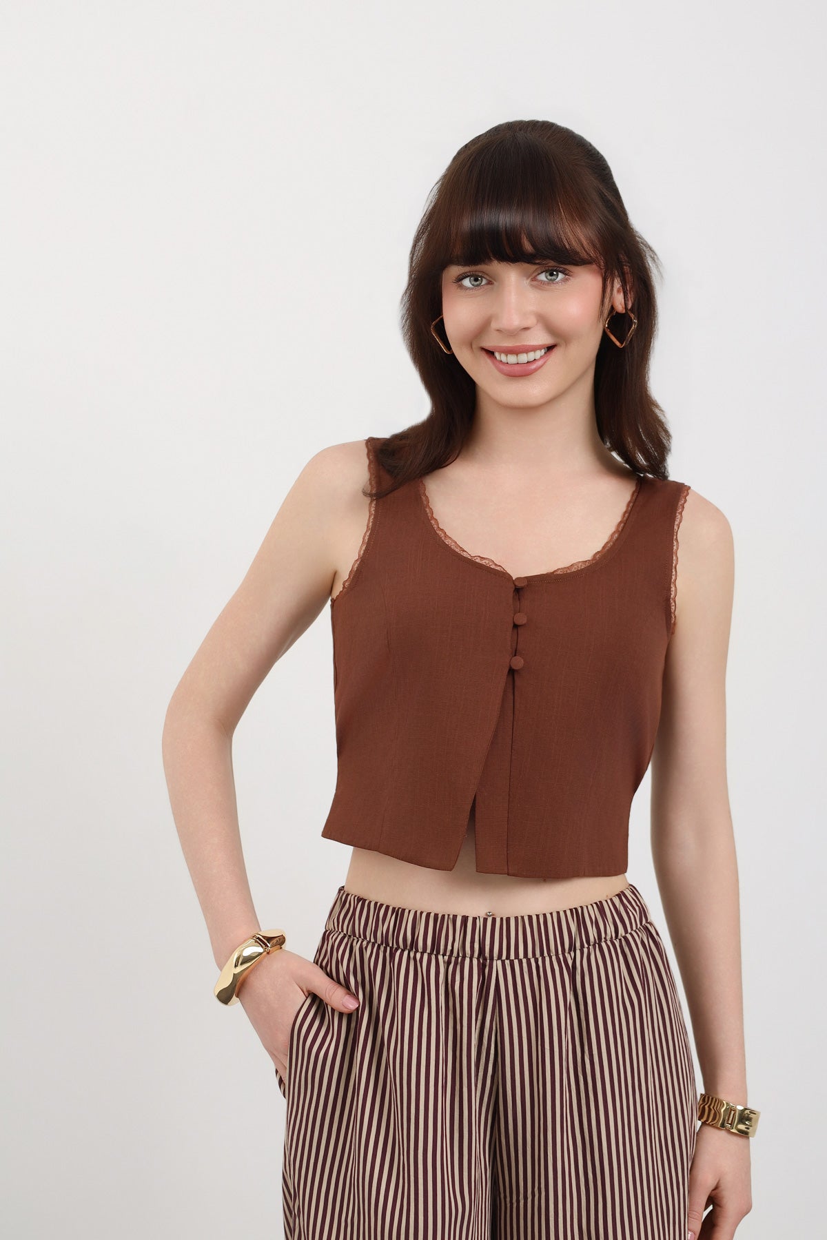 Dantel Detaylı Düğmeli Crop Bluz
