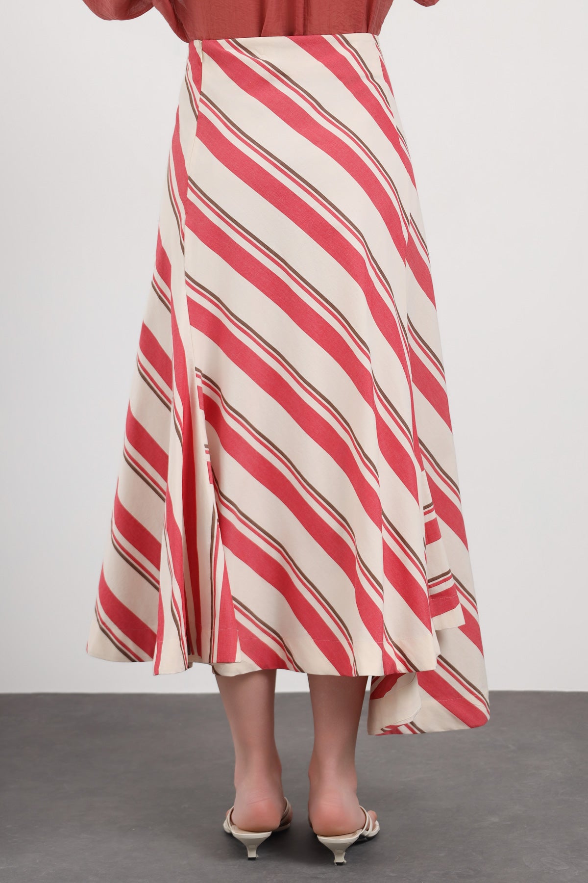 Çizgili Asimetrik Midi Etek