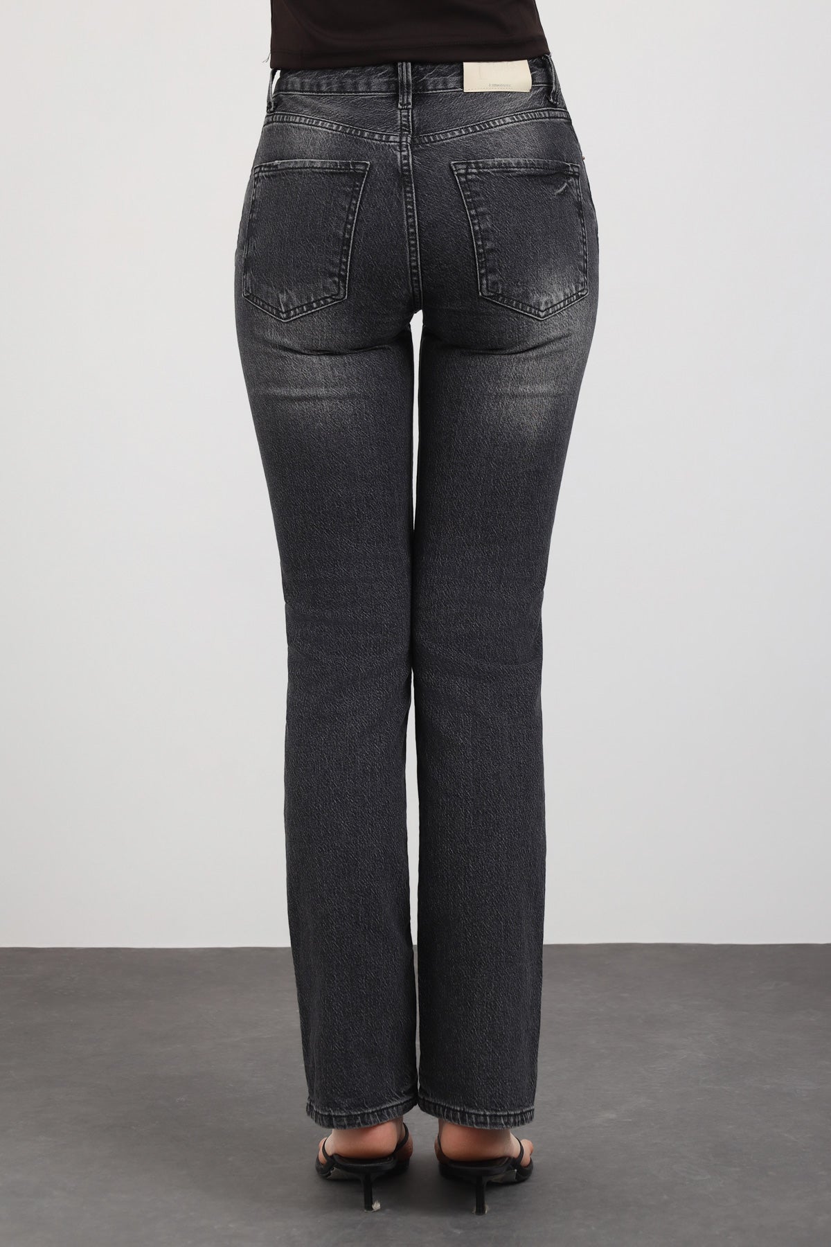 Siyah Yıkamalı Yüksek Bel Straight Fit Jean Pantolon