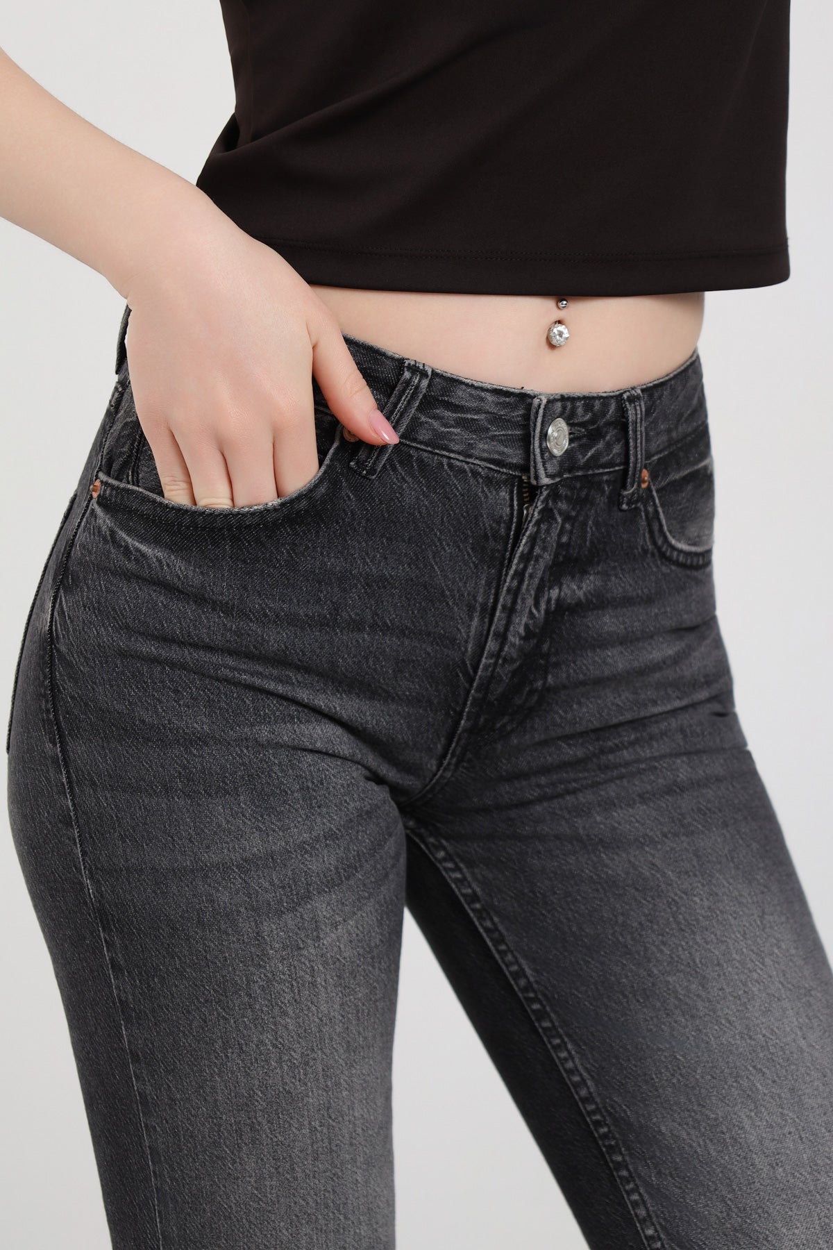 Siyah Yıkamalı Yüksek Bel Straight Fit Jean Pantolon