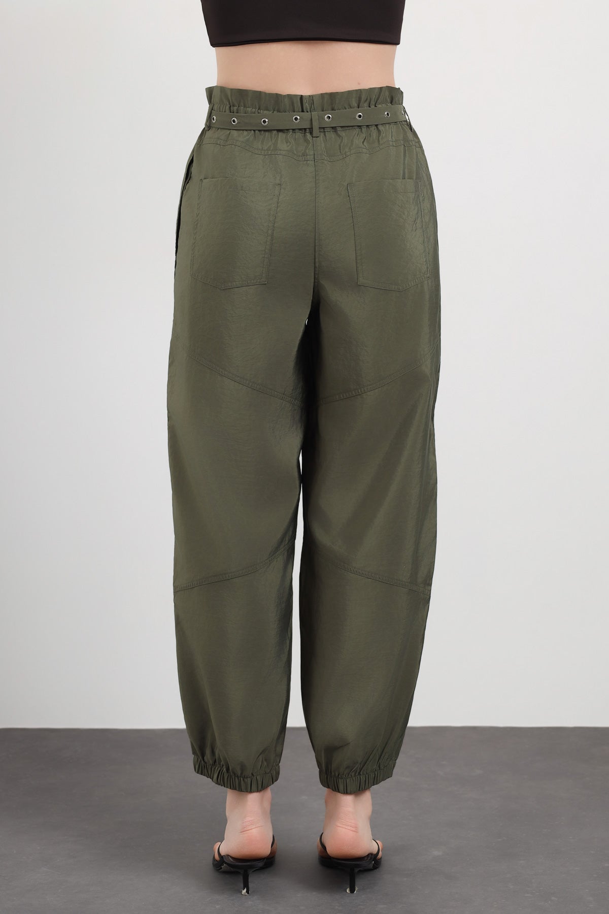 Kemer Detaylı Rahat Kesim Pantolon