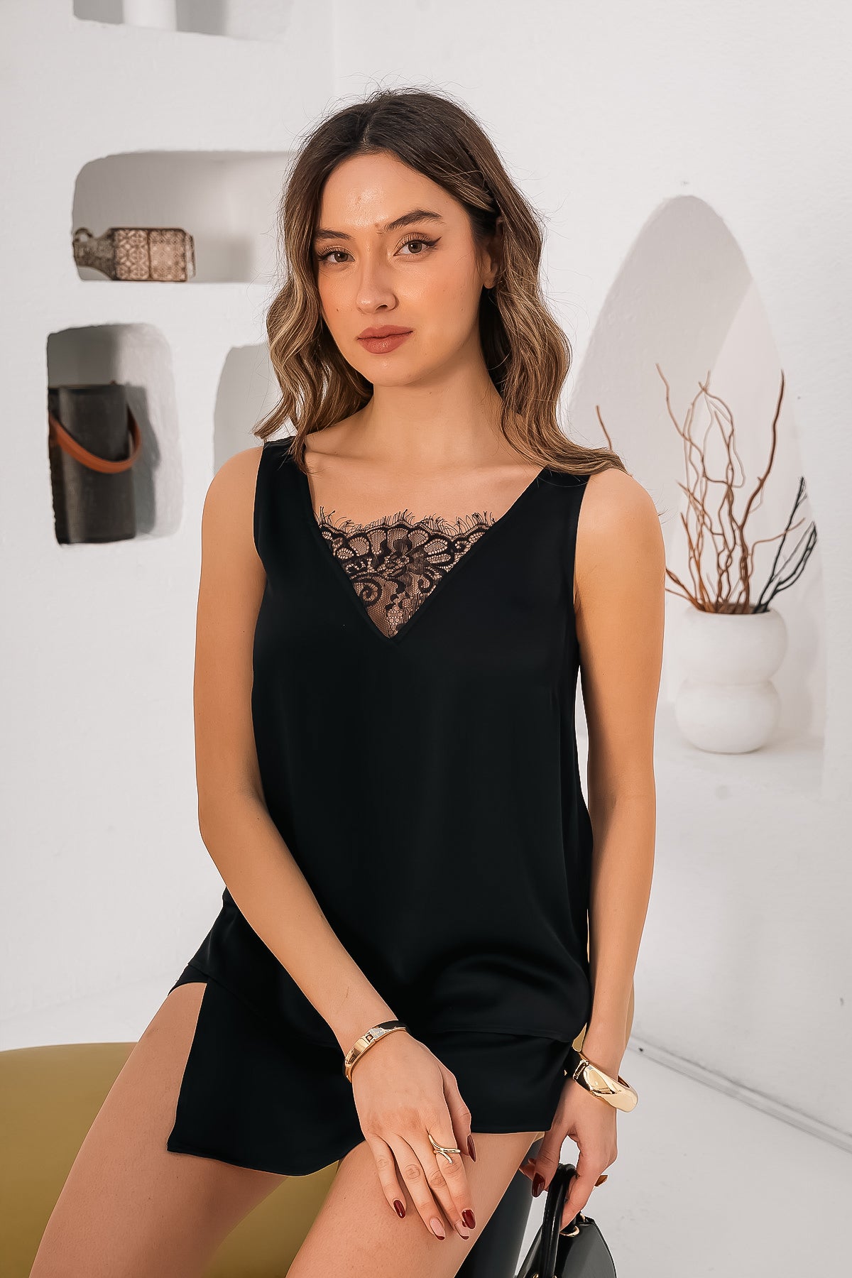 Dantel Detaylı Saten Dokulu Viskon Bluz